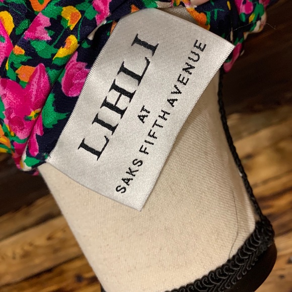 *SOLD* Saks Fifth Avenue LIHLI 100% Silk Floral Top USA - Picture 4 of 9